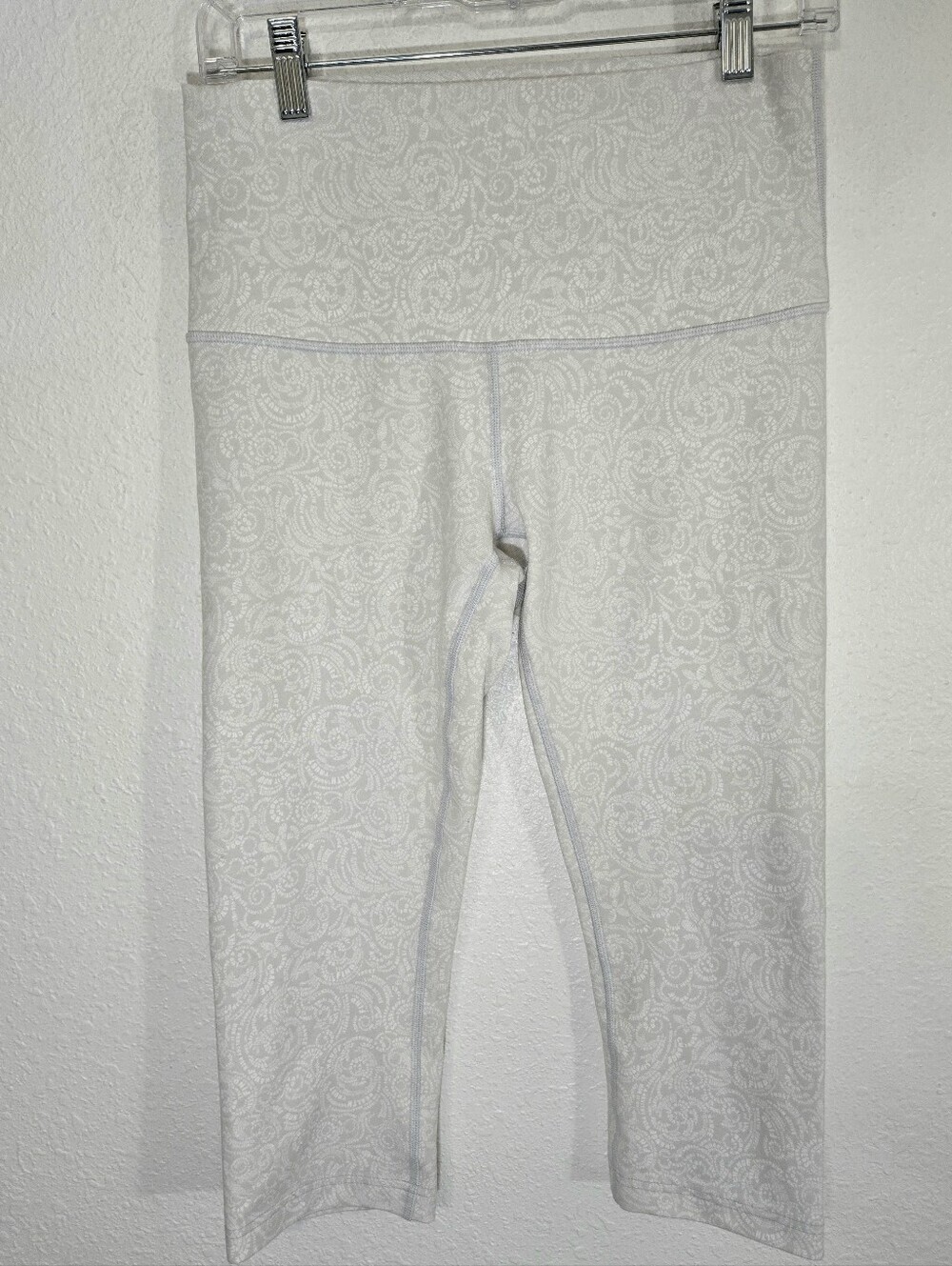 Lululemon Wunder Under High-Rise Crops Foli Manifesto White Nimbus Paisley, 10